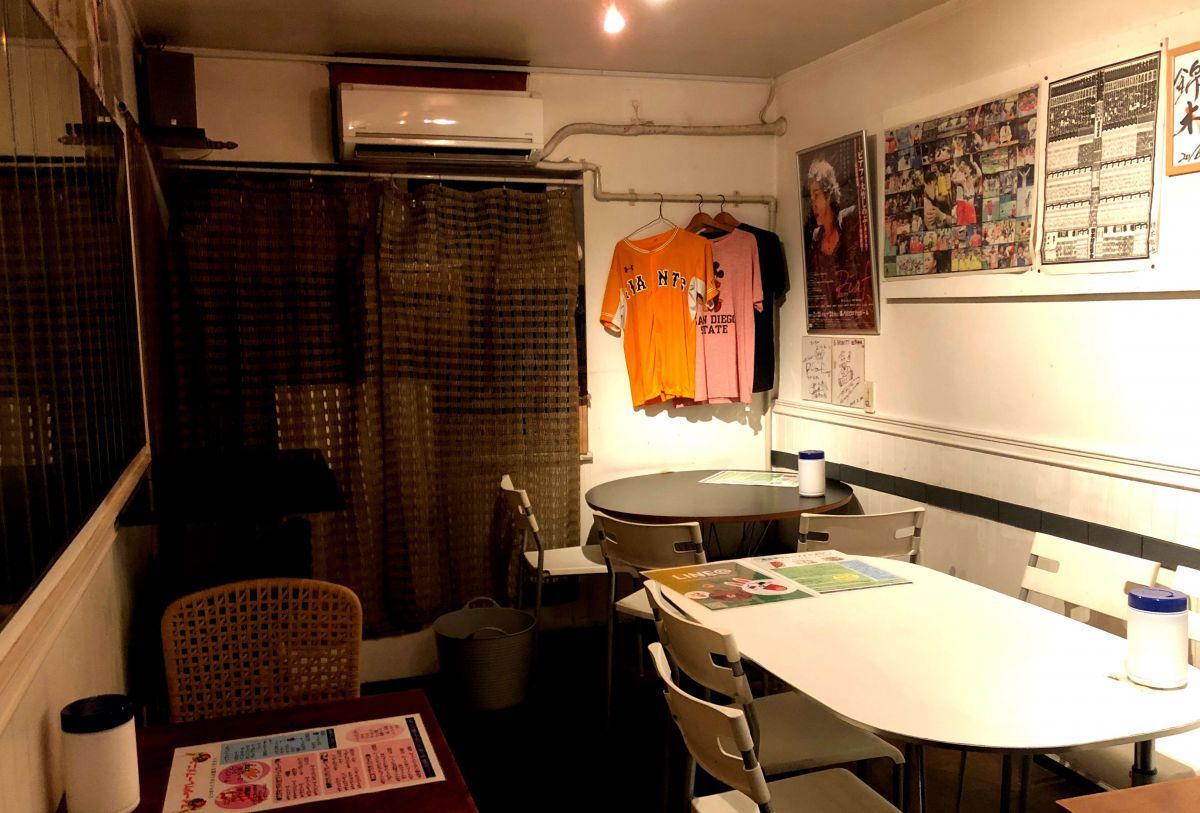 「クレープBARエスグラ」店内