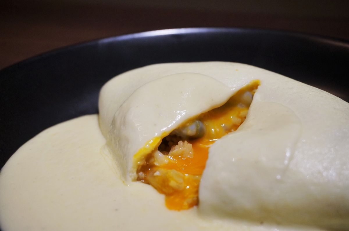 「白いオムライス」断面