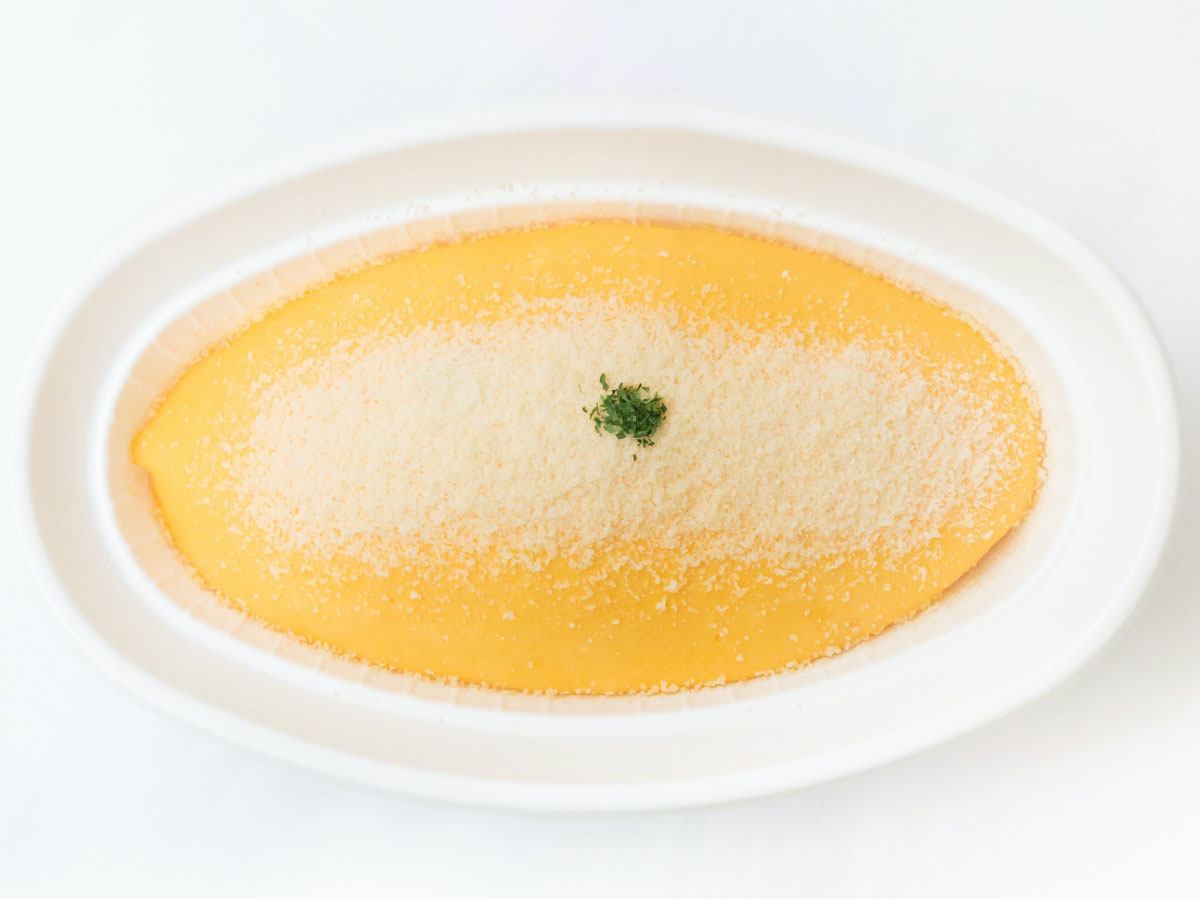 トリュフオイル＆粉チーズをトッピングした「ふわふわ」オムライス 1600円／littlepoolcoffee