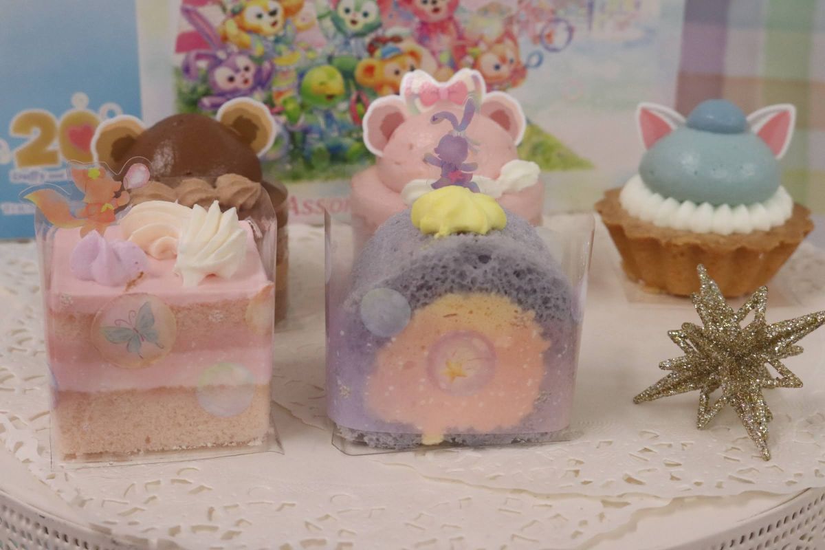 (手前左から時計回りに)