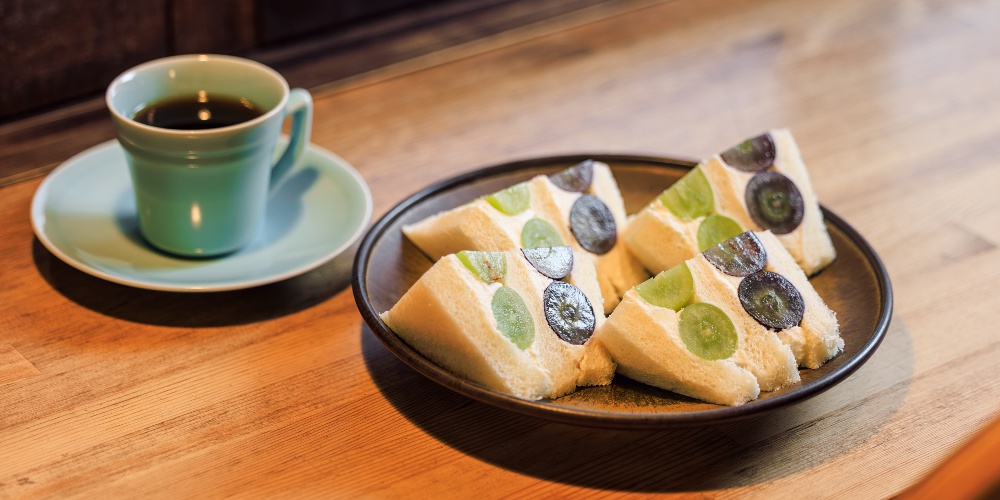 【京都】京町家カフェのフルーツサンドが絶品！「市川屋珈琲」で季節の味覚と自家焙煎コーヒーを堪能