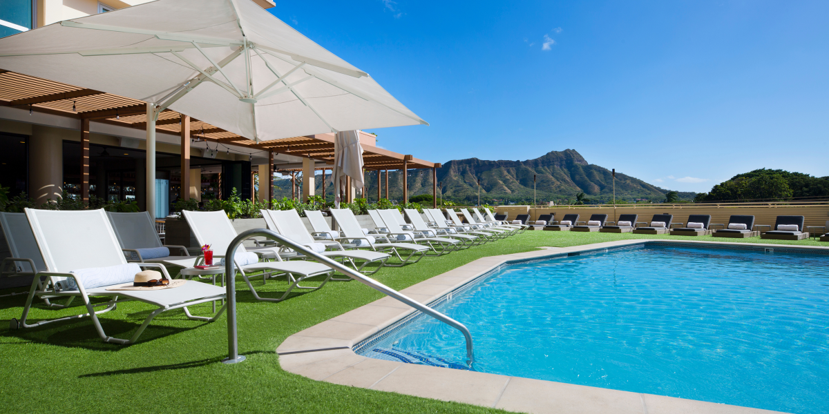 ハワイ・ワイキキでダイヤモンドヘッドを独り占め！「クイーン カピオラニ ホテル」で叶える絶景ステイ