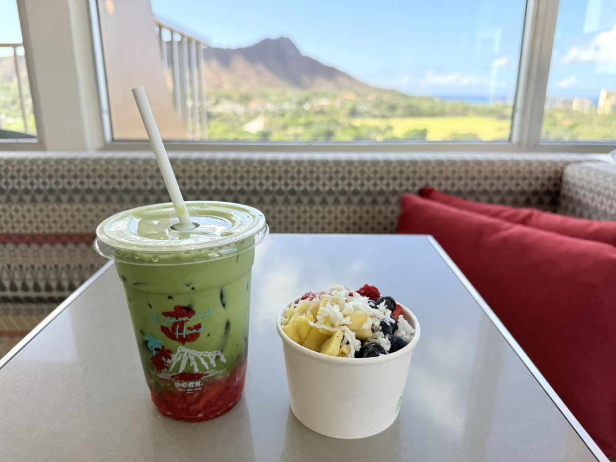 ストロベリー抹茶ラテ＄8、アサイボウル ミニサイズ $8