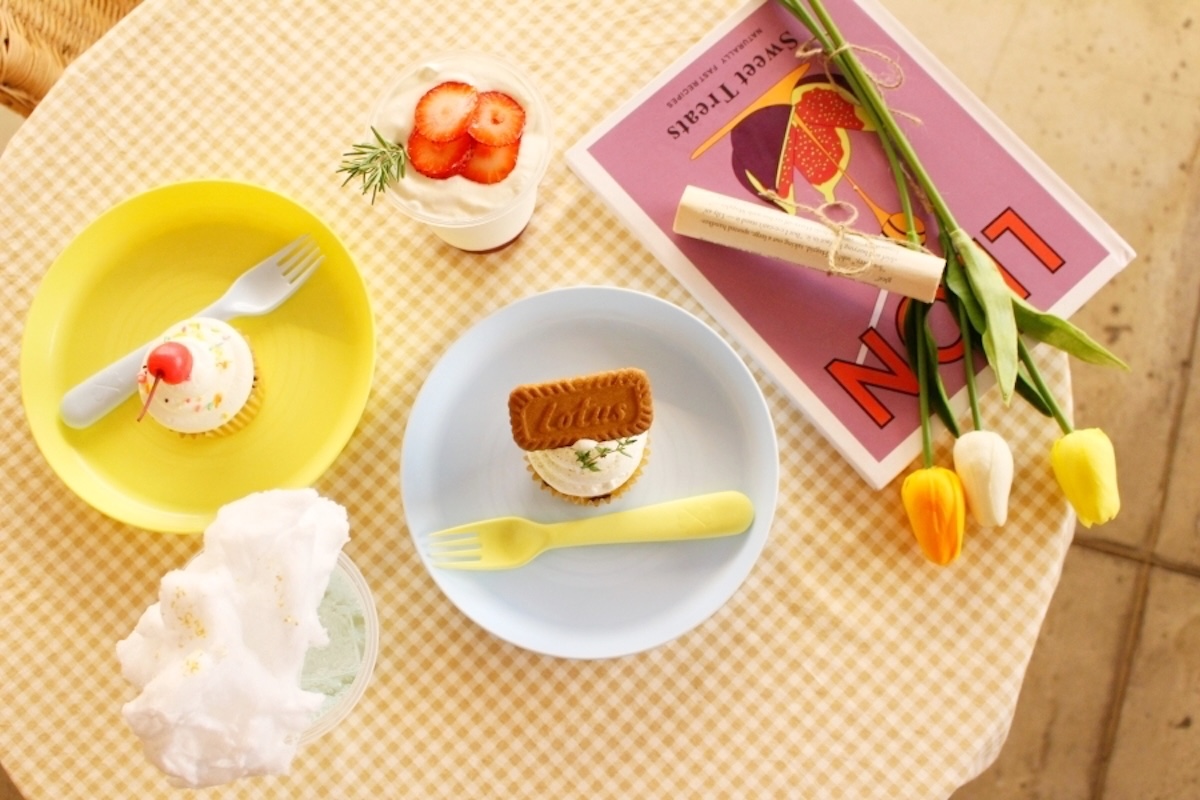 左「cherry cupcake」600円、中央「strawberry latte」650円、右「lotus cupcake」600円