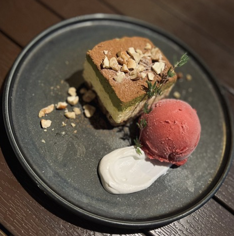 「ピスタチオのティラミスとカシスのソルベ」780円