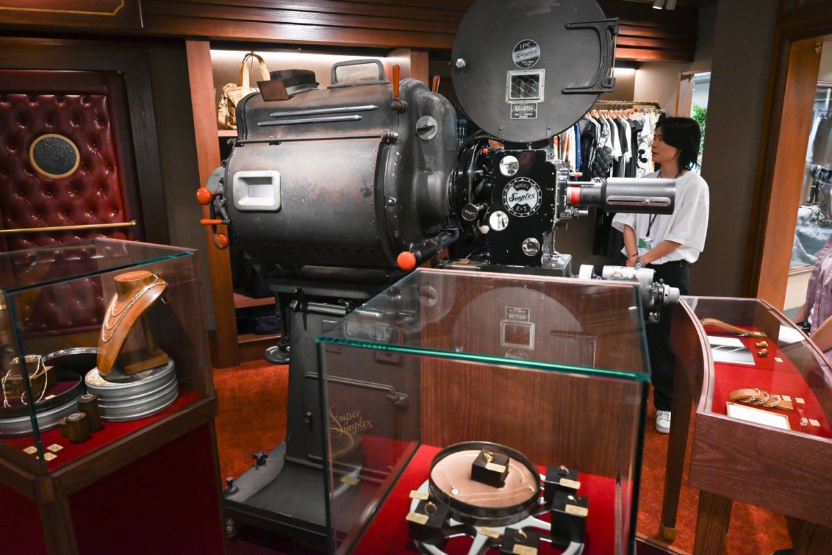 映画館には欠かせない映写機