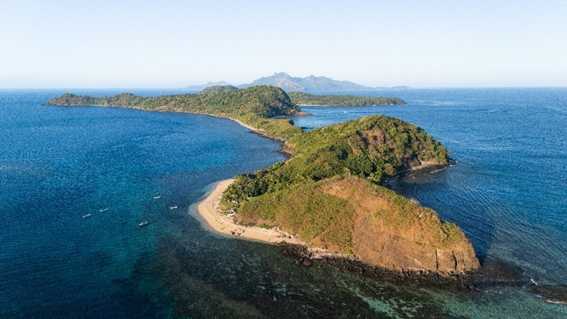 ヤサワ諸島の美しい自然景観。諸島北部にあるナヌヤ・レブ島（タートルアイランド）が1980年公開の映画『青い珊瑚礁』のロケ地となり世界に知られた