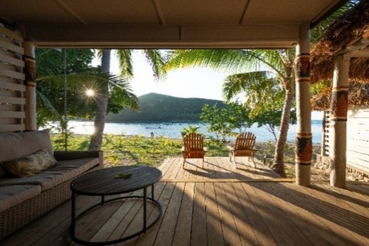 ビーチフロントヴィラの客室。朝日の輝きで目覚め、そのまま海にダイブできる