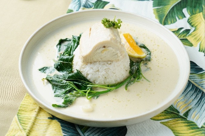 レストランでは定番の西洋料理のほか、土地の素材を生かしたフィジーらしい料理も楽しめる