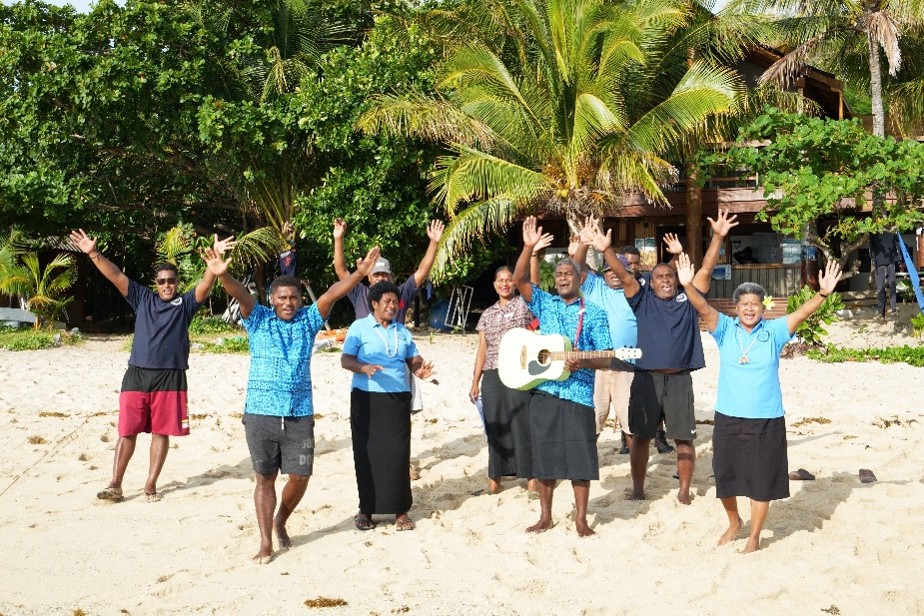 リゾートを去る時にはスタッフ総出で別れの唄で見送ってくれる。詩情に満ちたメロディは短期の滞在でも涙があふれるほど