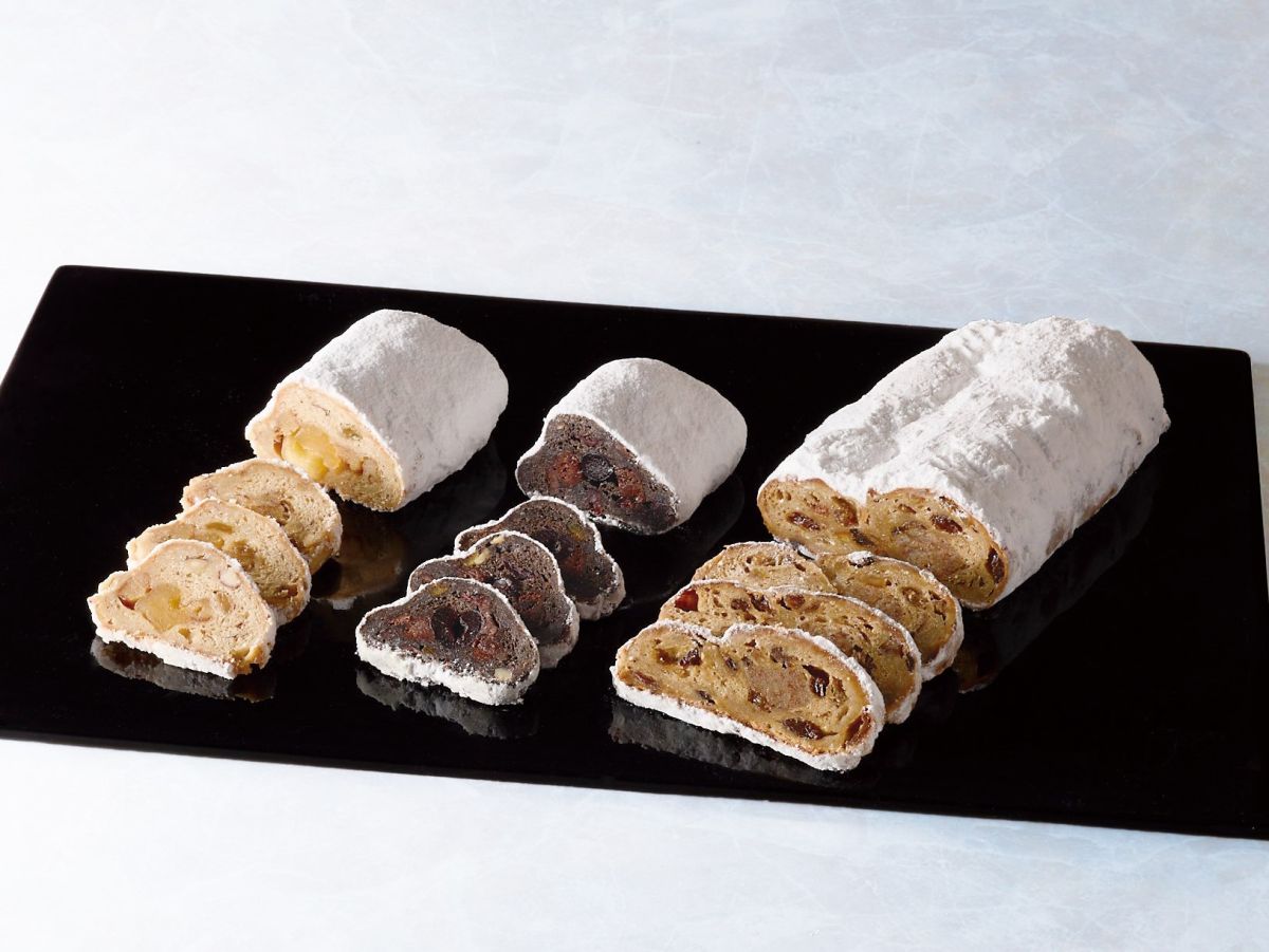 (写真右)「シュトーレン」(長さ24㎝ 高さ10㎝) 5500円