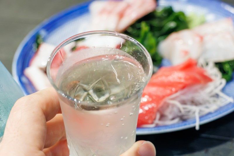魚介と地酒のイメージ（PIXTA）