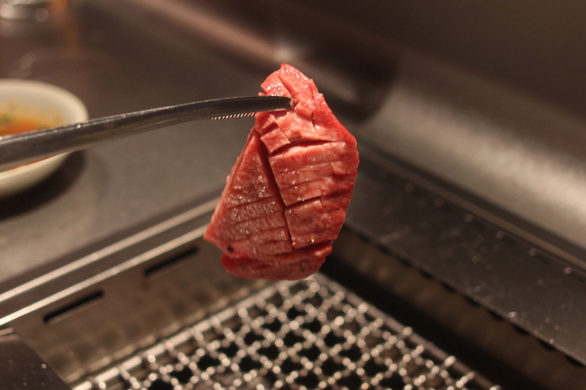 店内でカットした肉