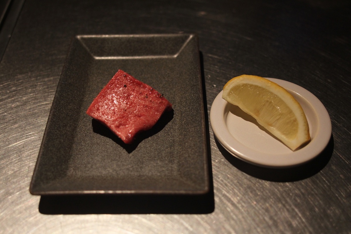 「極上厚切り3.5cm芯タン（1枚）」660円