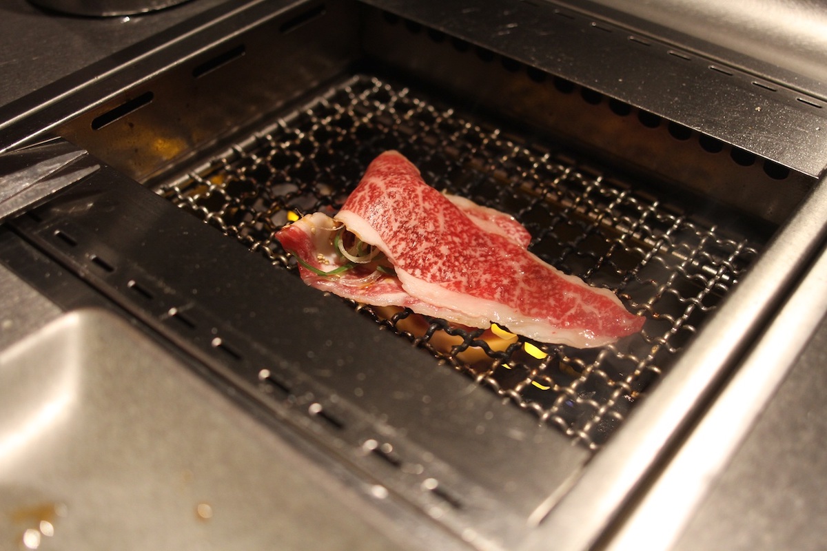 「九条ねぎ包み黒毛和牛前バラ」