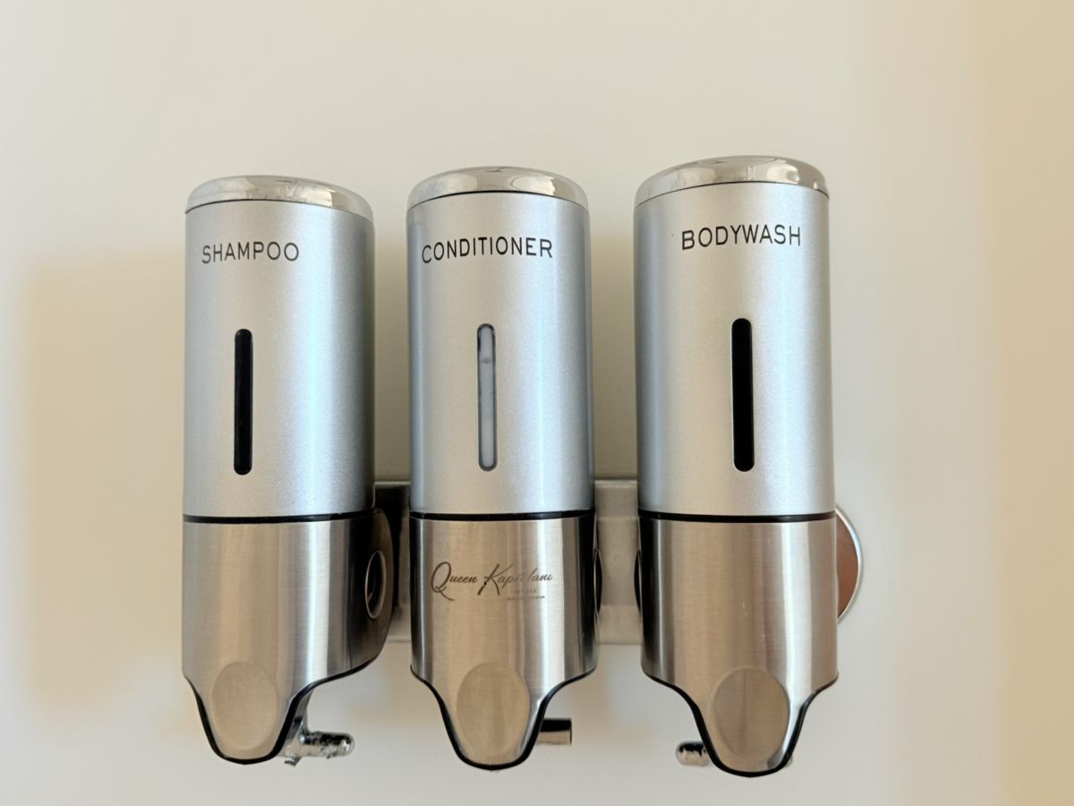 キャプション：シャンプー、コンディショナー、ボディウォッシュは備え付け