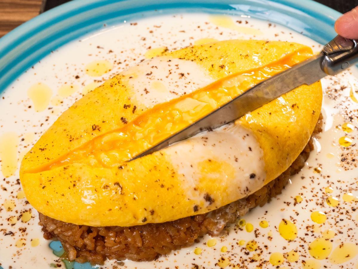 「トリュフチーズソースのオムライス」1