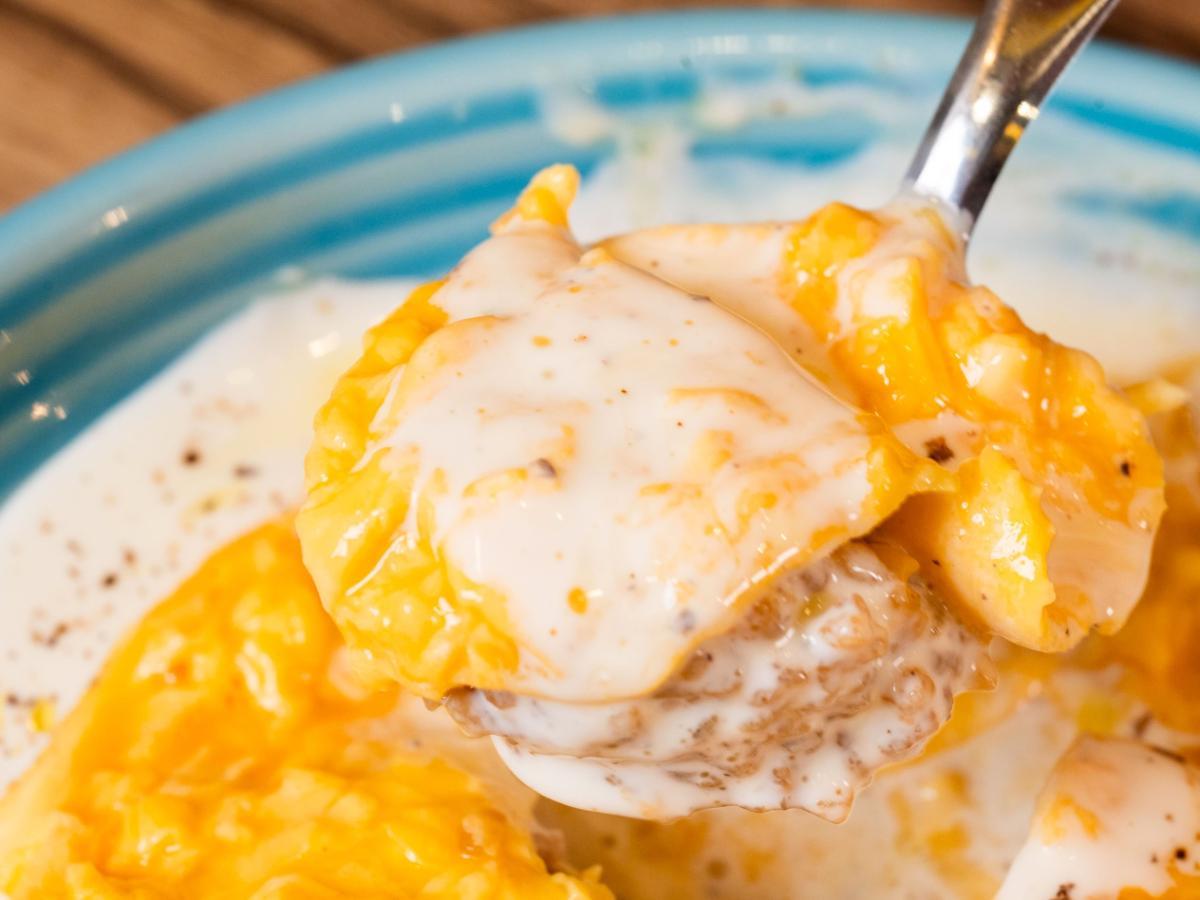 「トリュフチーズソースのオムライス」2