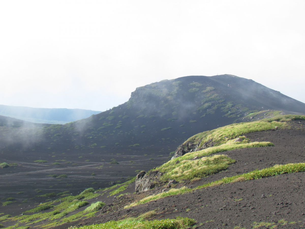 日本唯一の砂漠は東京にあり!伊豆大島の黒砂漠へ
