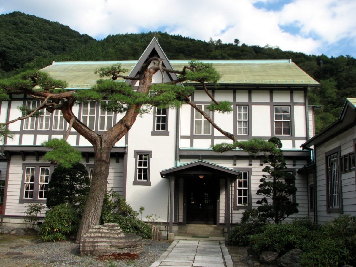 明治・大正・昭和初期の栄華にふれる