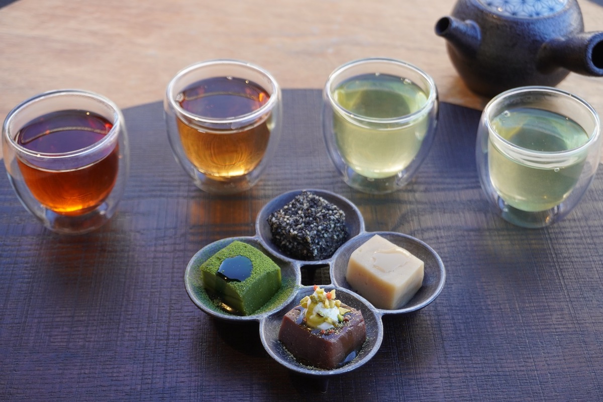 「火練り餅®4種とお茶4種飲み比べセット」1800円