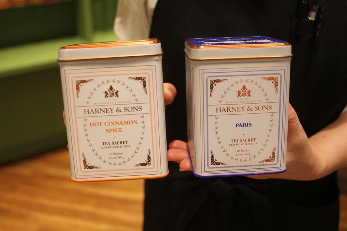 「Classicシリーズ」の「ホット・シナモン・スパイス」と「パリ」各3024円（20サシェ入り）