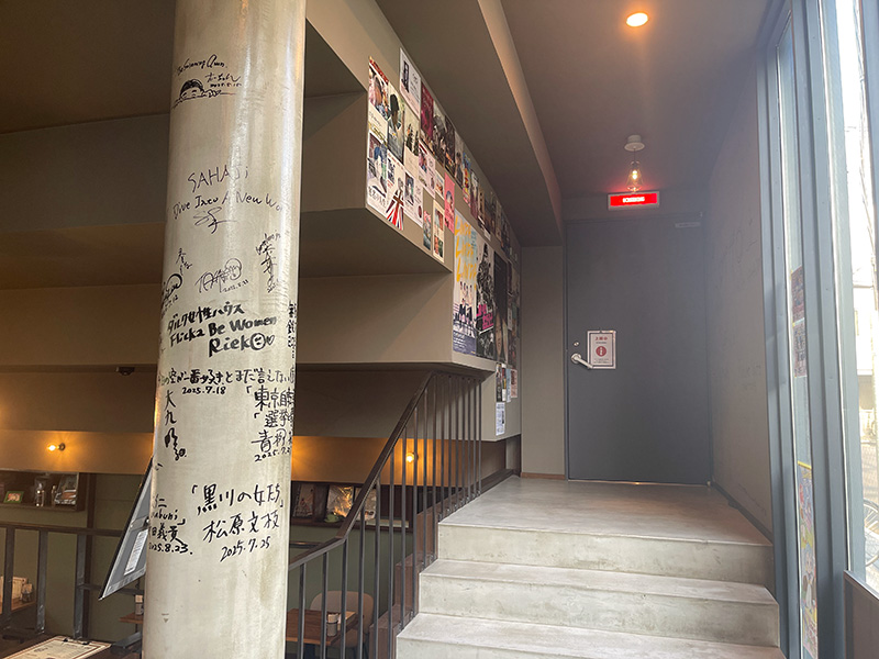 「一般」1800円、「U25」1400円、「U18」1000円、「小・中学生」800円、「幼児（5歳以下）」500円、「2歳以下・介助者」無料