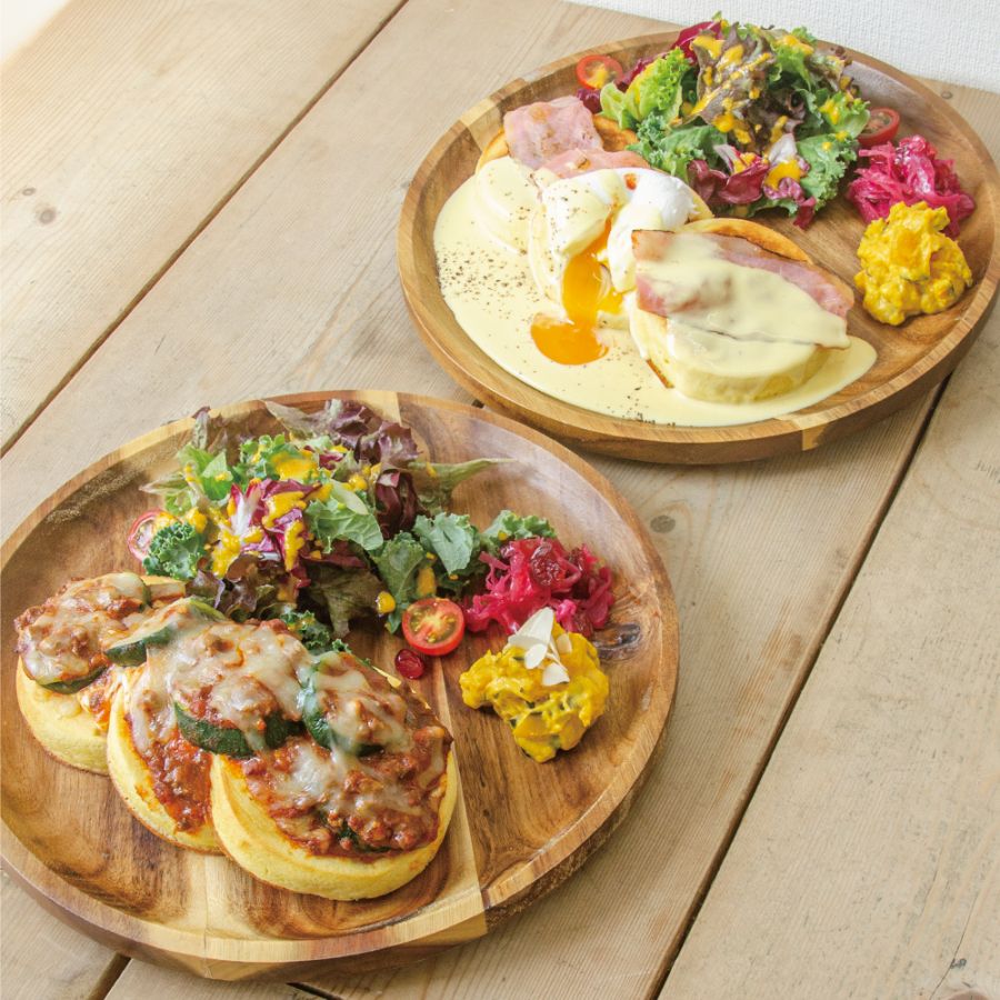 カフェアクイーユ「エッグベネディクトパンケーキ1375円」「ボロネーゼパンケーキ1250円」2