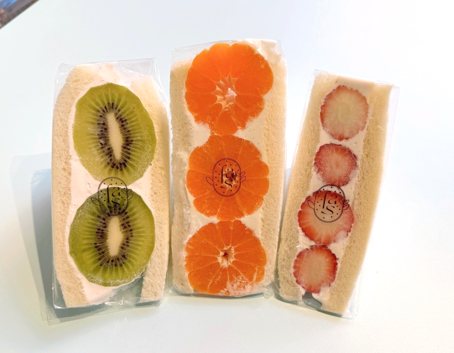 fruits and season「キウイ」900円、「みかん」1200円、「いちご」1200円1