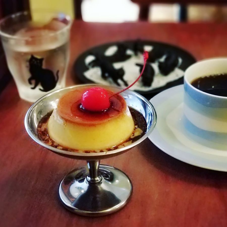 「黒猫亭プリン」680円、「ブレンドコーヒー」600円