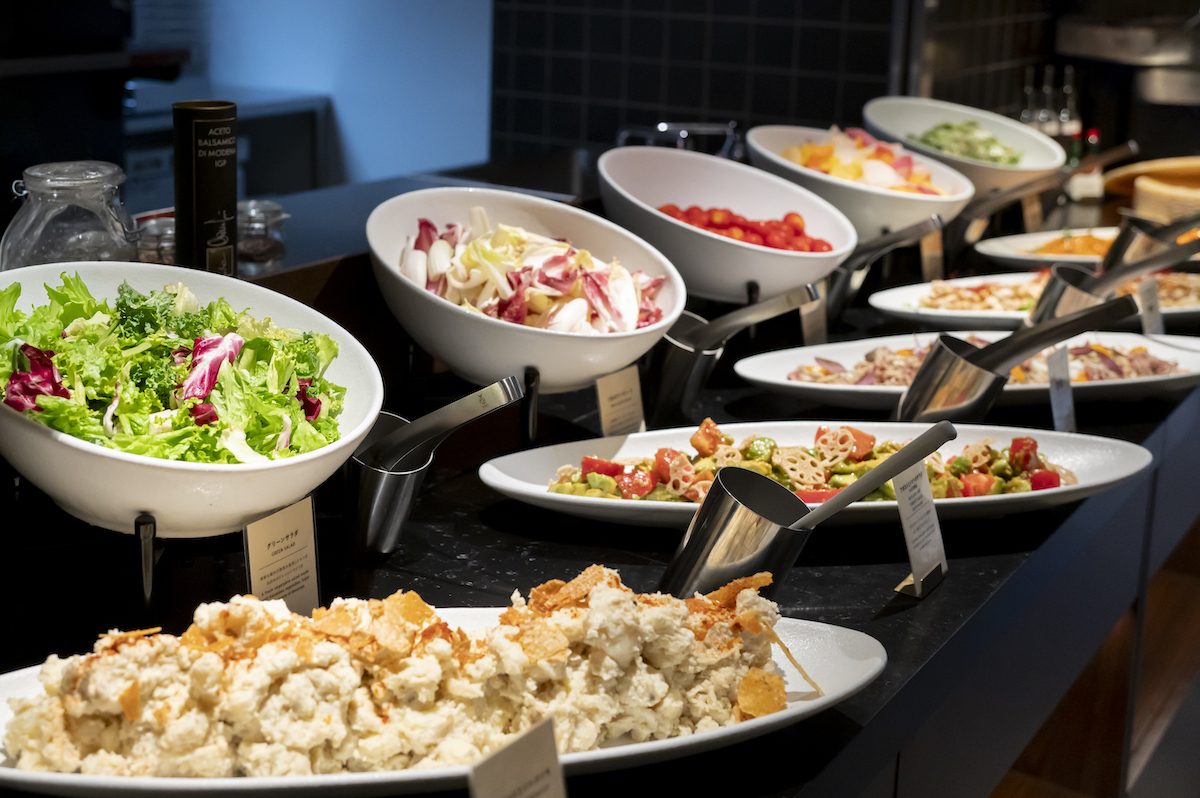 サラダのビュッフェコーナー