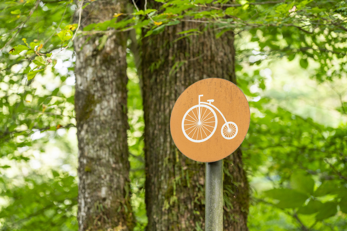 サイクリングロードの看板