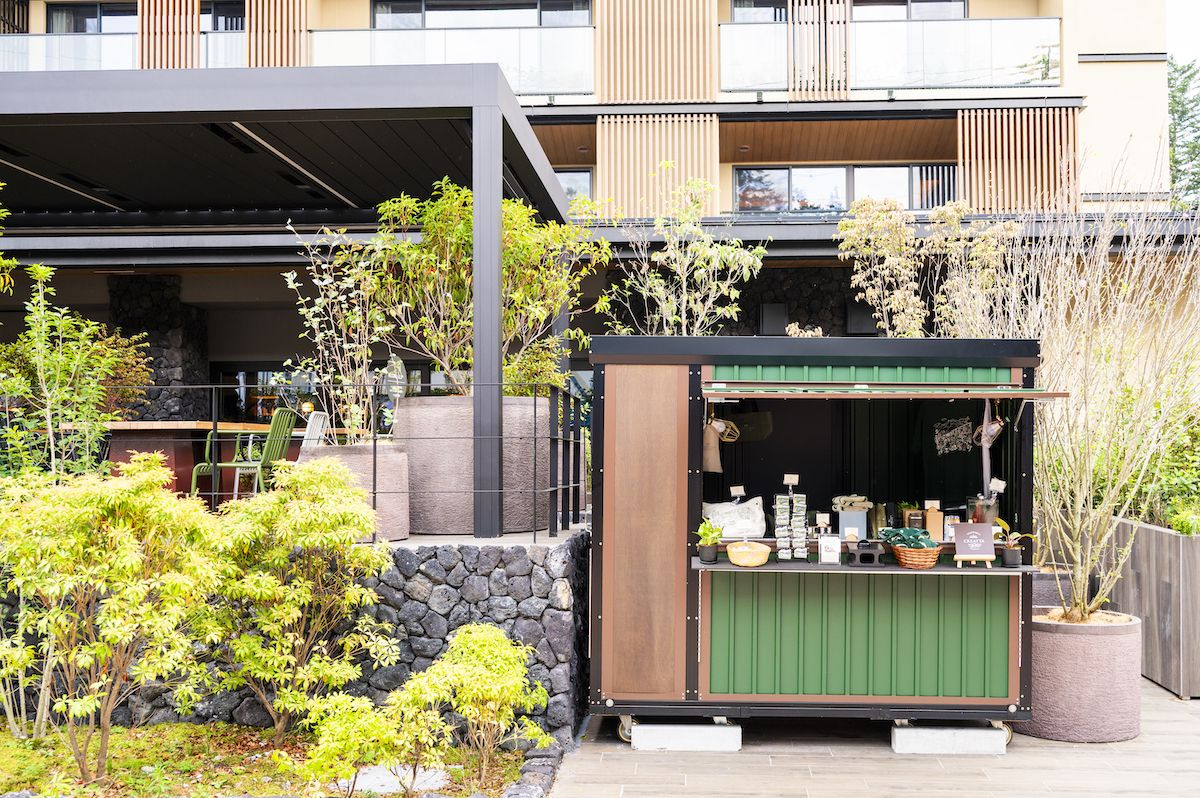 オープンエアのスーベニールショップ