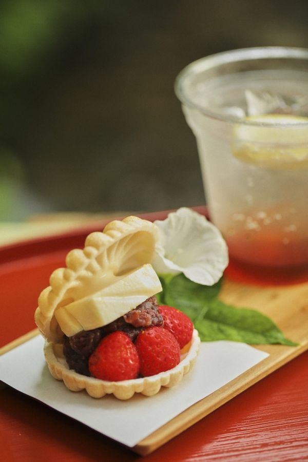 「季節のフルーツと酒かす最中