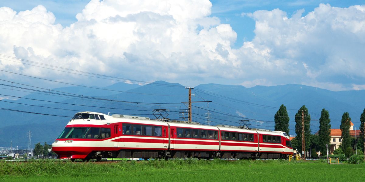 善光寺観光の拠点にもなる長野駅と上信越高原国立公園の玄関口、湯田中駅をつなぐ長野電鉄