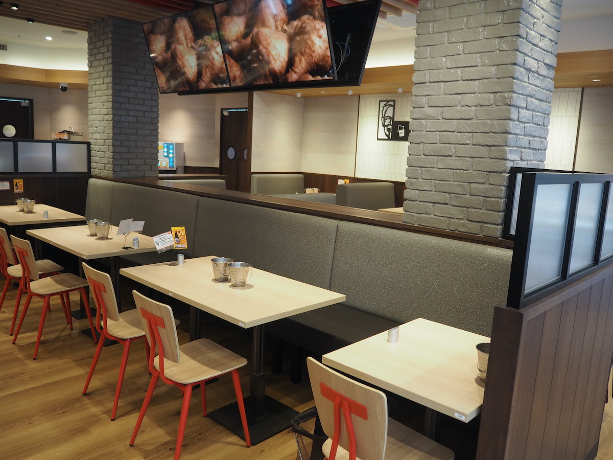 「KFCレストラン」店内 2