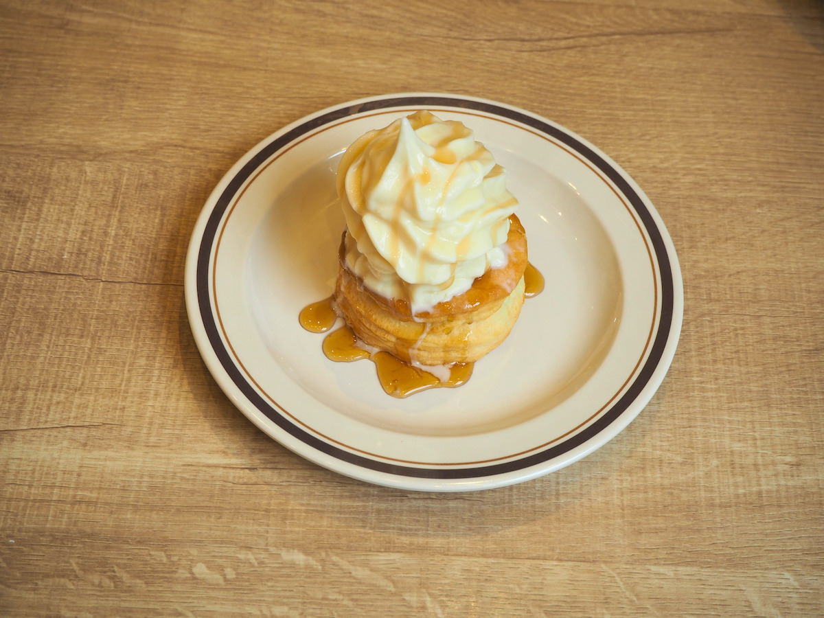 ビスケットのソフトクリーム乗せ