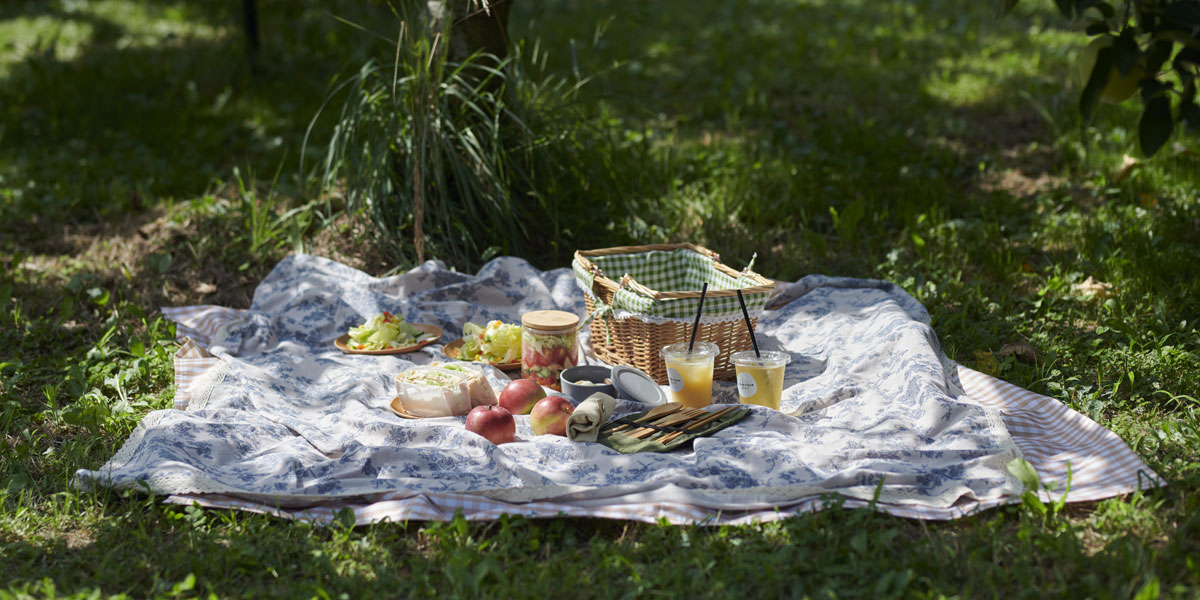 【長野・小布施】フルーツ王国・信州に誕生。ガーデンカフェ「pique-nique（ピクニック）」のりんご畑で、さわやかなピクニックを！