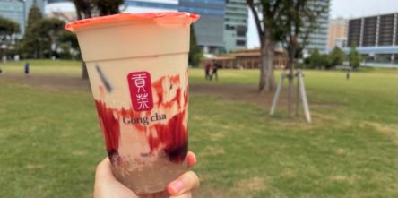 【ゴンチャ新作・実食レポ】今年のハロウィンは「りんごとクランベリー」で真っ赤なハロウィンを満喫！「あさぎーにょ」さんとの初コラボも開催