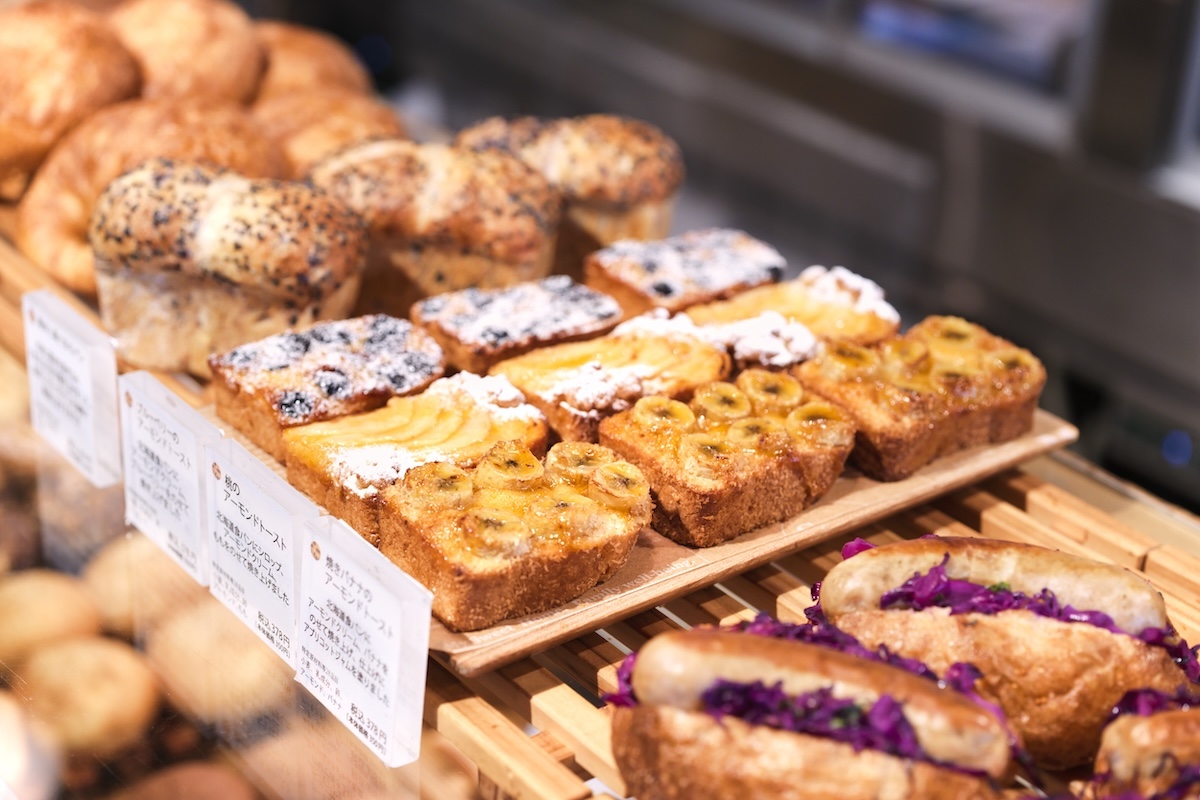 棚に並ぶ「365日」のパン