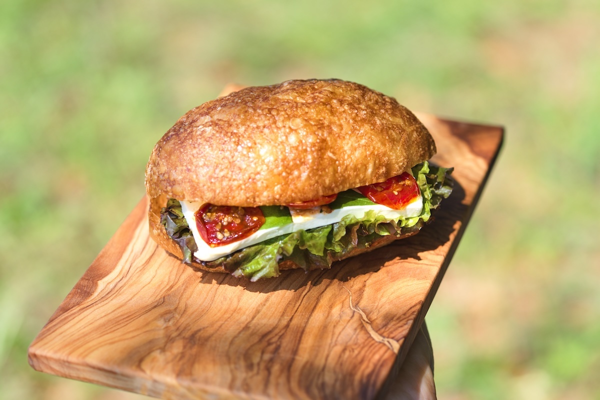 「365日」の「自家製ベーコン×クリームチーズサンドイッチ」638円