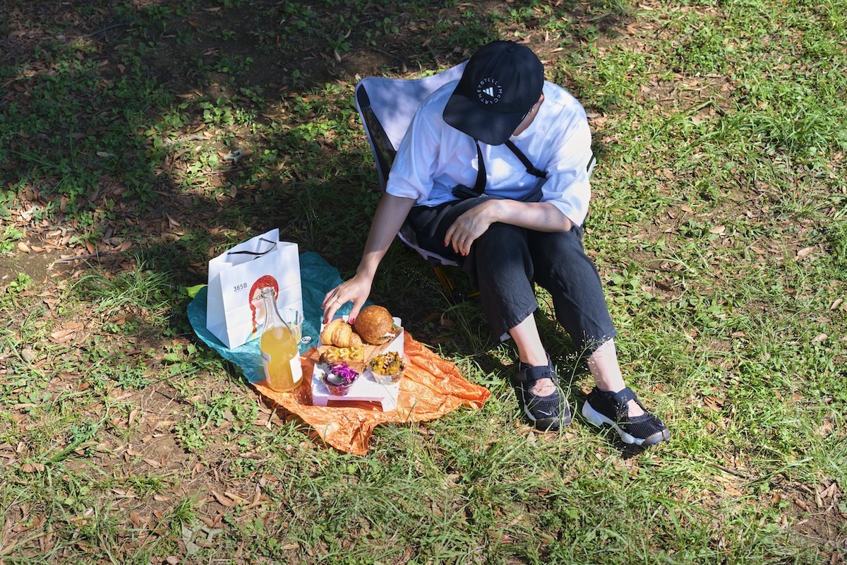 パンを食べるところ