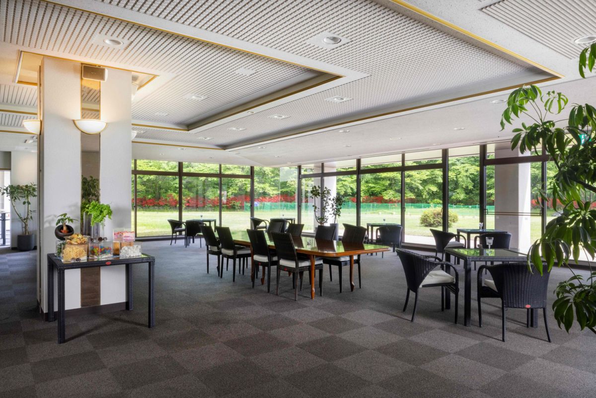 部屋にいながら自然も感じられる「ラウンジ」