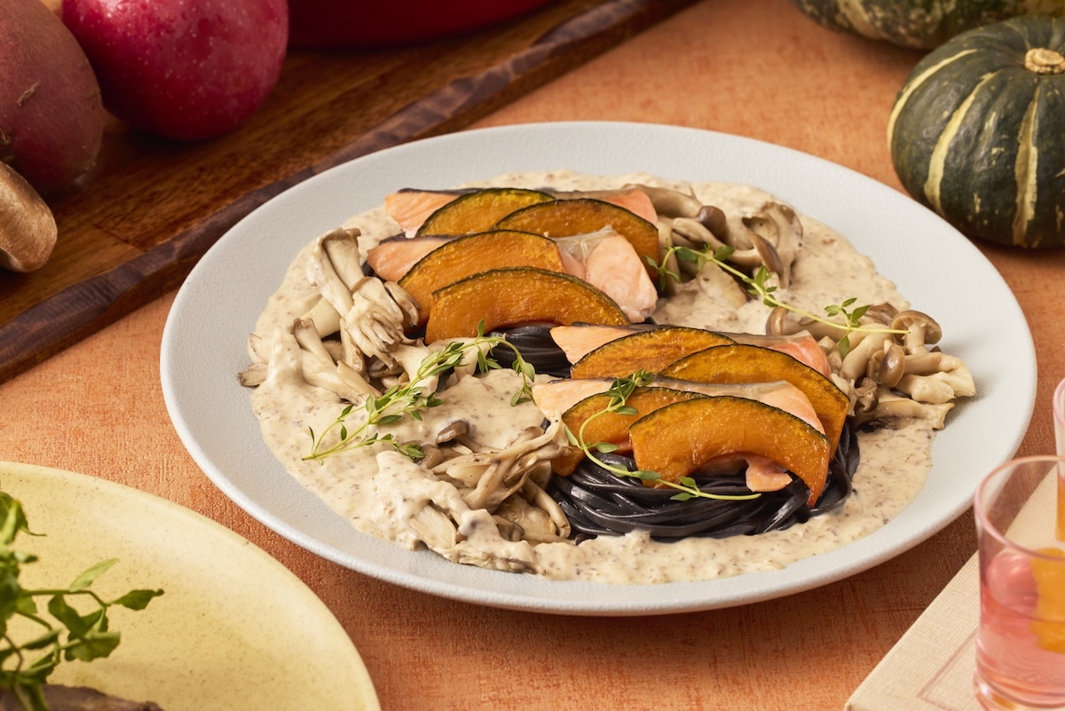 「秋鮭ときのこのデュクセルクリーム」（ディナー限定）