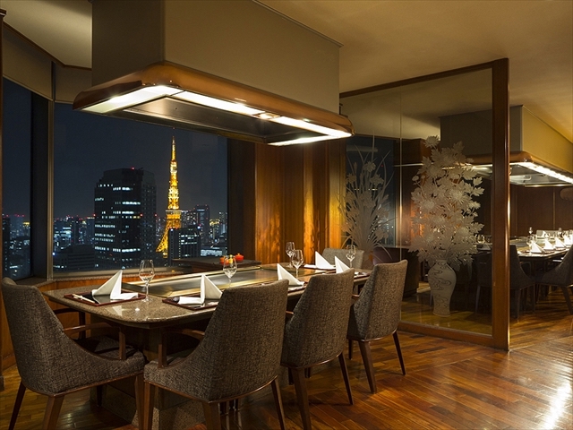 鉄板焼「赤坂」店内