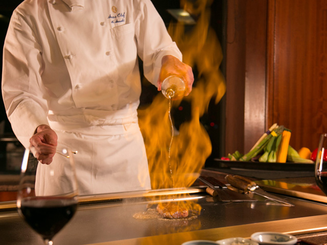 鉄板焼「赤坂」調理の様子