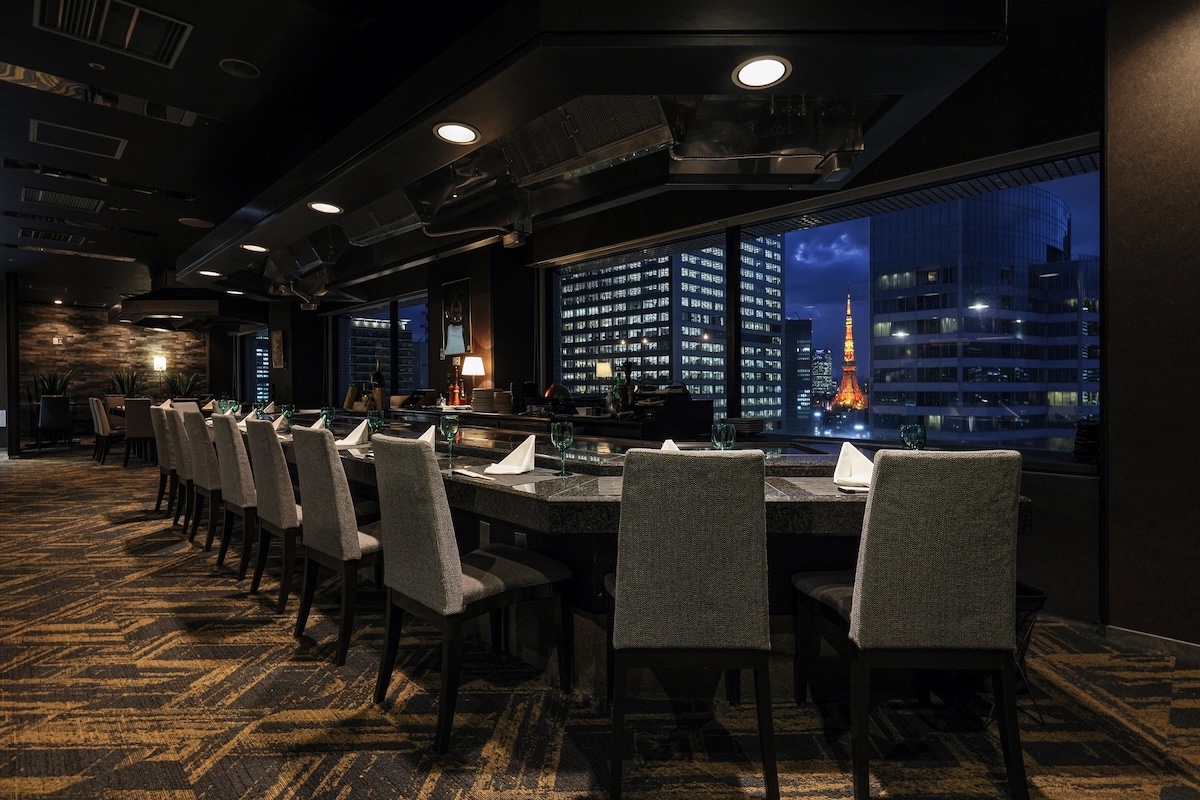「ホテルアジュール竹芝 鉄板焼 天燈 Ran Tan」店内