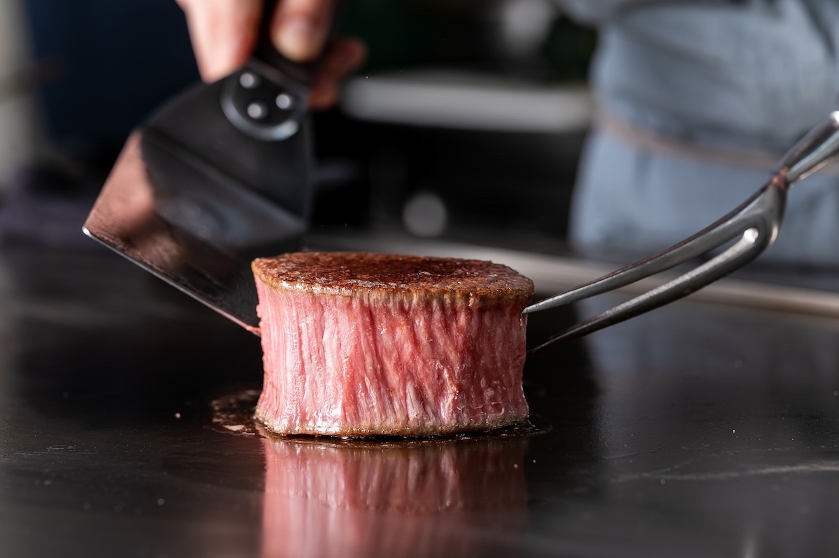 「鉄板焼 grow 上野店」調理の様子