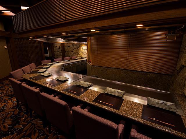 「ホテルメトロポリタン エドモント 鉄板焼 山彦」店内