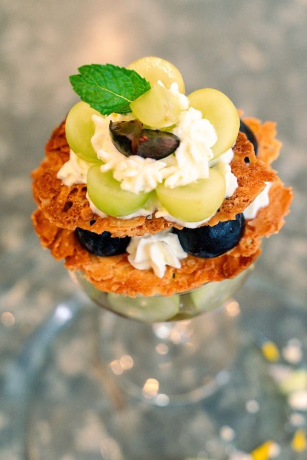 上から見た「シャインマスカットのパフェ」